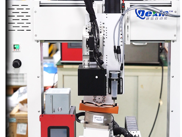 德信自动化五轴点胶机：产品特性与行业应用